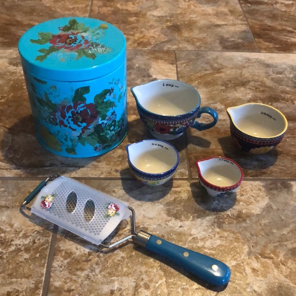Pioneer Woman Kitchen Lot - Picture 1 of 10
